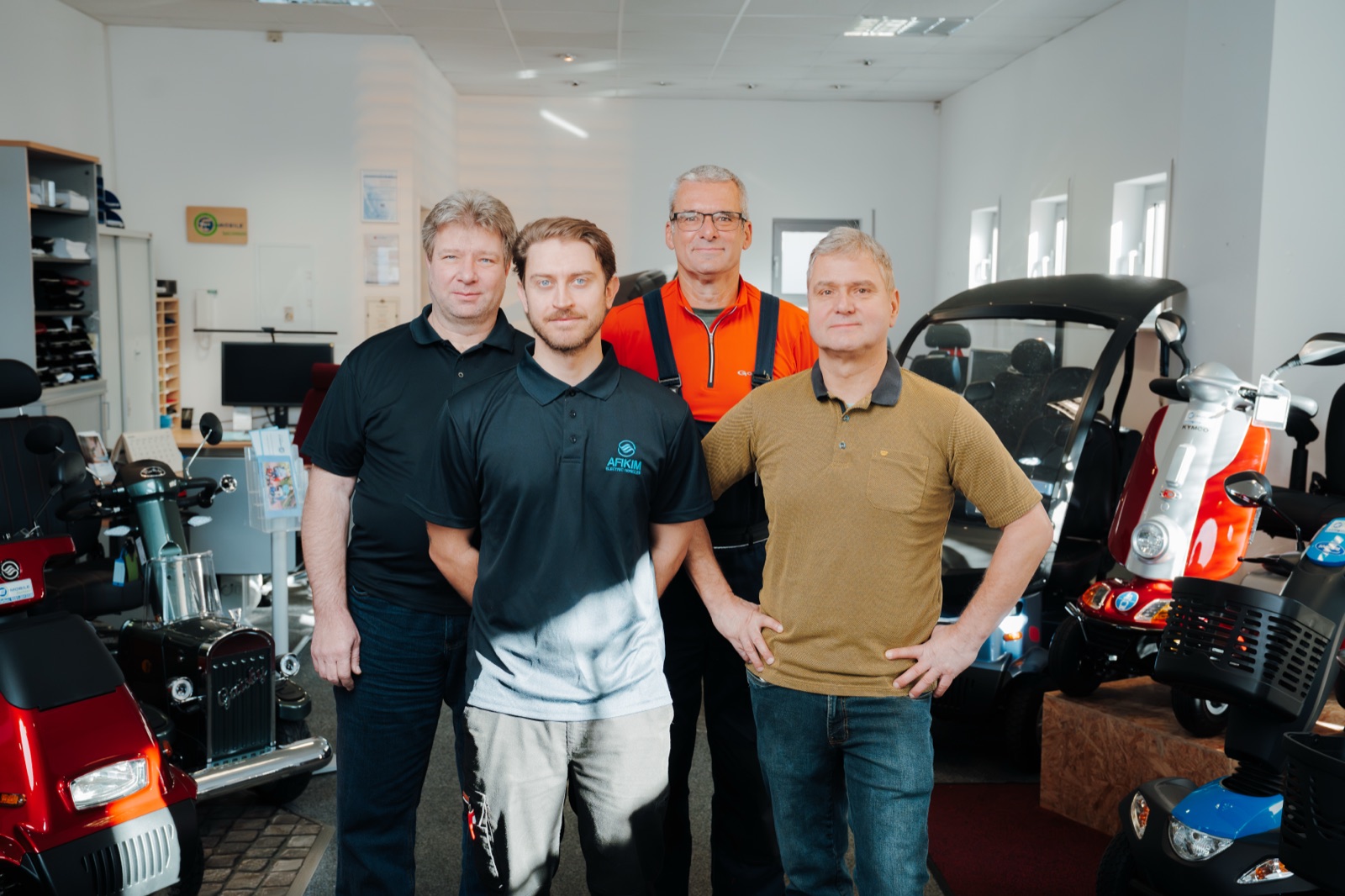 Das Team von E-Mobile Sachsen im Ausstellungsraum