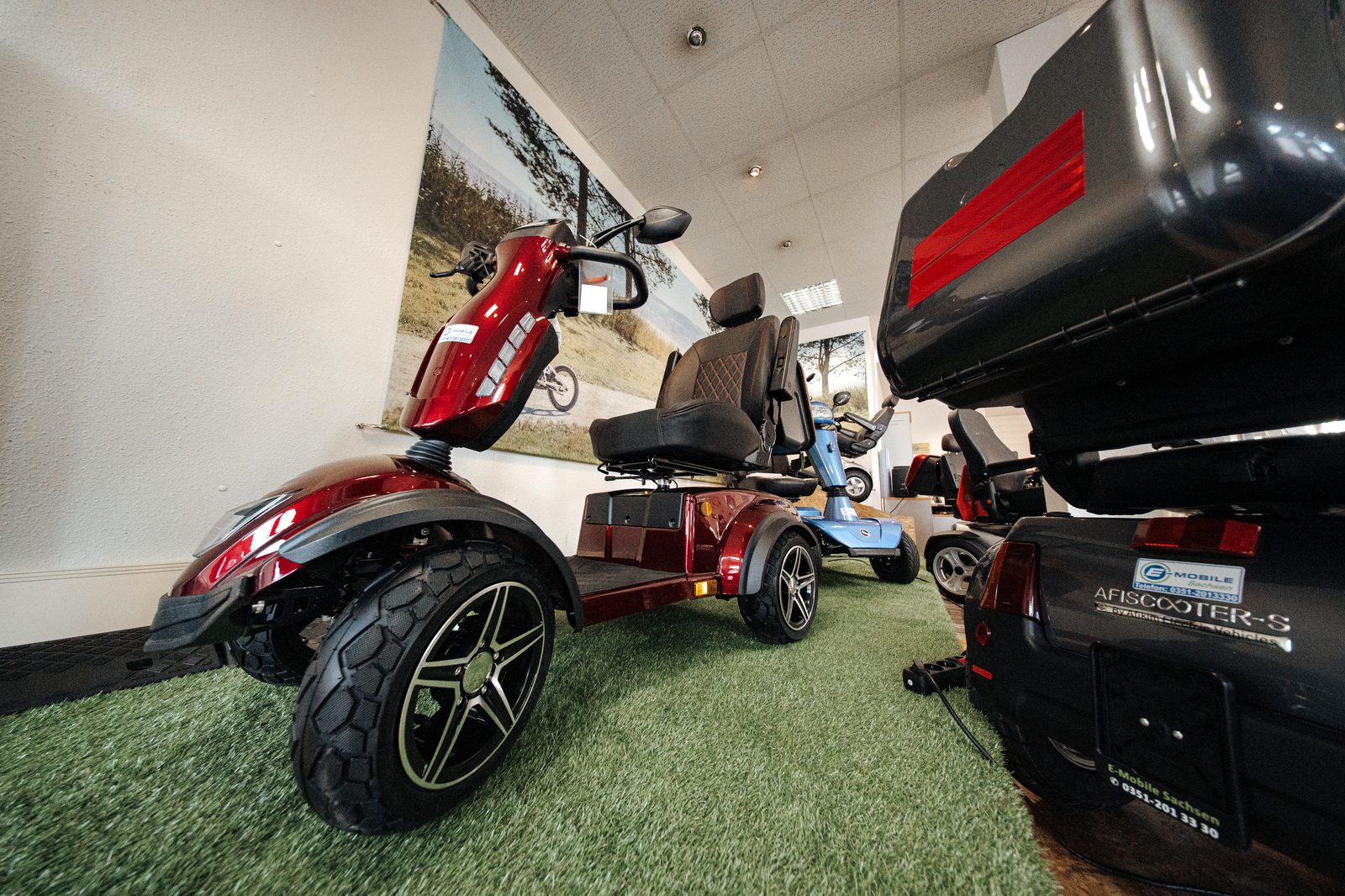 Elektromobile in der Ausstellung von E-Mobile Sachsen